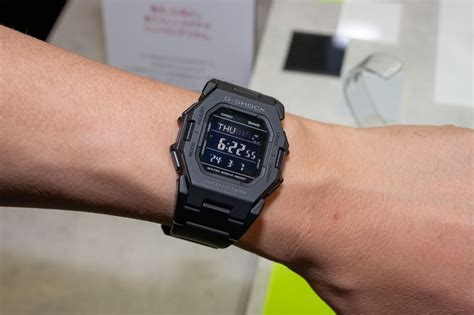 G Shock Gd B Rechteckiges Geh Use Bluetooth Und Schritt Tracker