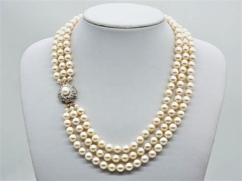 NO RESERVE Triple Strand 18 Kt Akoya Pearls Gold Catawiki