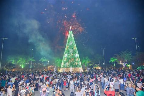 Hz Rvore De Natal De Metros Inaugurada No Parque Da Cidade Na