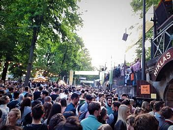 Erlangen Rekordverdächtig viele Besucher auf der Bergkirchweih