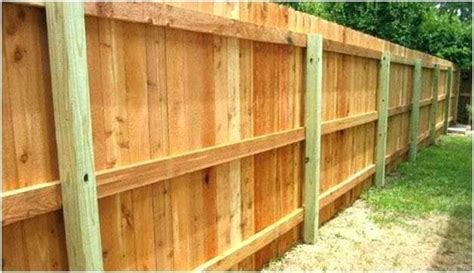 Cheapest Way to Build a Wood Privacy Fence | DIY Guide - Best Home Gear | Diy privacy fence ...