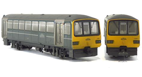 Efe E83027 Class 143 2 Car Dmu 143611 In Gwr Green Livery Firstgroup