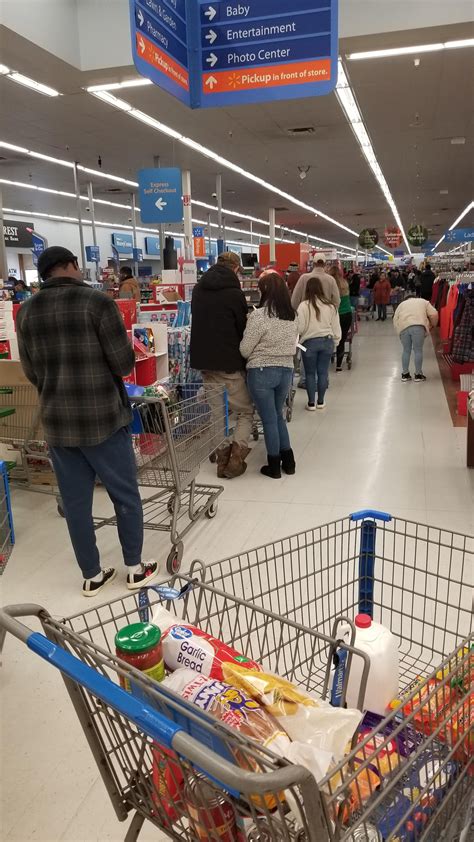 This Is What Peak Walmart Looks Like 3 Cashier Lanes Open And 1 Self