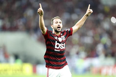 Everton Ribeiro fala sobre renovação o Flamengo Já já teremos