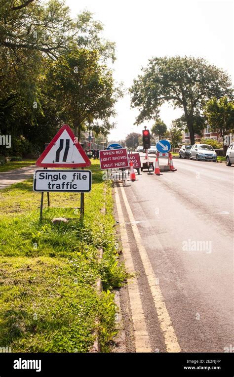 Road Works Traffic Warning And Lane Indicator Signs With Single Lane