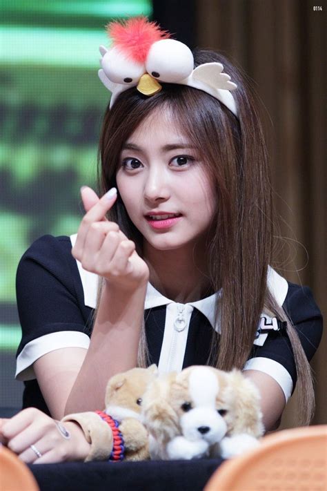 Pin On Twice Tzuyu Twice Korean Girl Groups Kpop Girl Groups