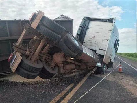 Colisão Entre Carreta E Carro Na Br 163ms Mata Casal E Criança Estradas