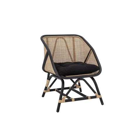 Large fauteuil en rotin noir et cannage pour un intérieur chic scandinave