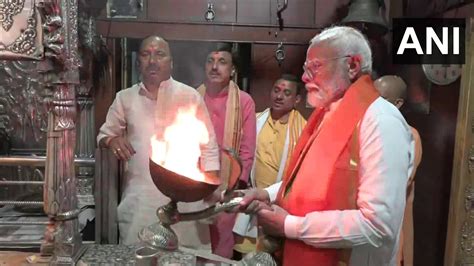 नामांकन से पहले पीएम मोदी ने वाराणसी के गंगा घाट पर की आरती महादेव की नगरी से पीएम मोदी ने भरा