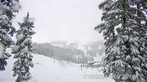 Portland ice storm brings nearly 3 feet of snow to Mount Hood