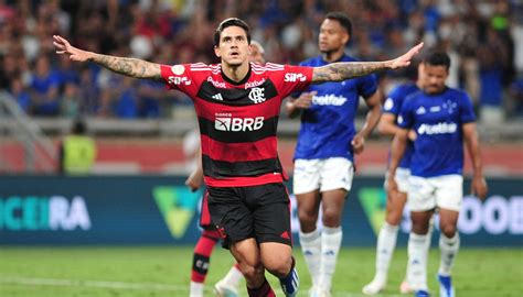 Cruzeiro é dominado perde para o Flamengo e fica perto do Z4 do Brasileiro