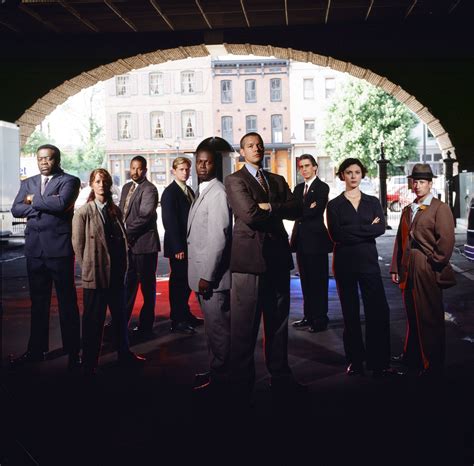 Fans are reacting to the det john munch final television scene 33