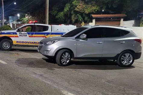 Homem é Preso Dirigindo Carro Roubado Em Coronel Pacheco