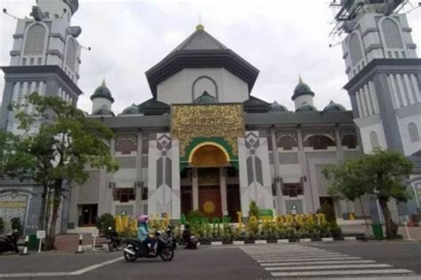 Mengunjungi Masjid Agung Lamongan Yang Berusia Lebih Satu Abad Masih