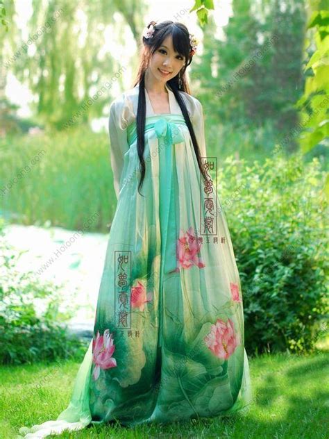 16 Gorgeous And Traditional East Asian Dresses