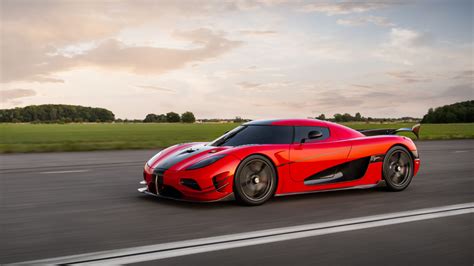 top  fastest supercars  broke speed records bugatti hennessey