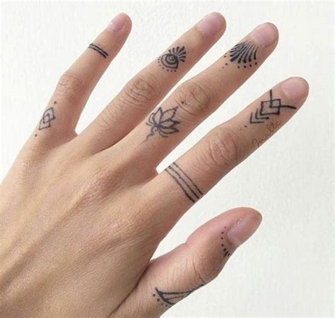 Ideas Y Consejos De Tatuajes En Los Dedos Tatuaje Dedos Mano