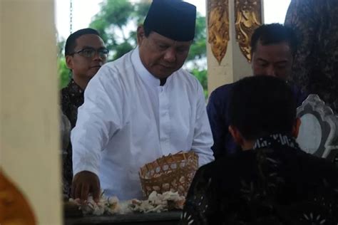 Prabowo Nyekar Ke Makam Raja Dan Pahlawan Nasional Di Yogyakarta Jawa Pos