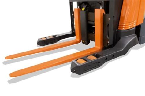 Reach Trucks Vs Forklifts The Differences Explained Conger