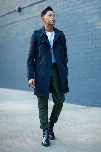 Comment porter un pantalon chino vert foncé avec des bottines chelsea