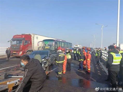 郑新黄河大桥事故，涉200余辆车、已致1人死亡河南郑州市委车辆消息