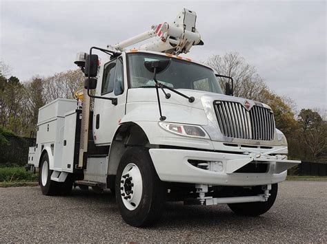 40 Ft Insulated Cdl Material Handling Bucket Truck Rental 4x2