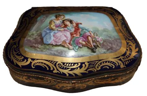 SEVRES BOITE coffret porcelaine bleu de Sèvres décor signé et