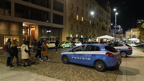 In Centro A Monza Picchiano E Rapinano Un Gruppo Di Ragazzi Due