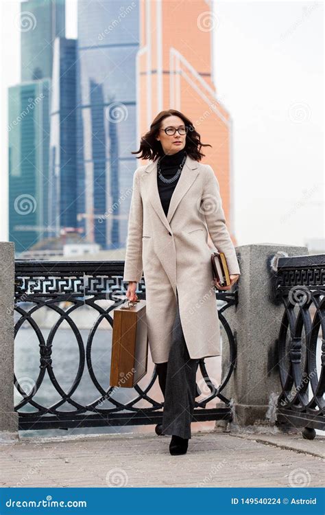 Business Woman with Briefcase Stock Photo - Image of outdoors, happy: 149540224