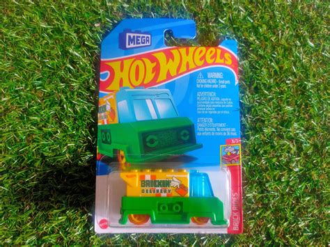 Hot Wheels Brickin Delivery