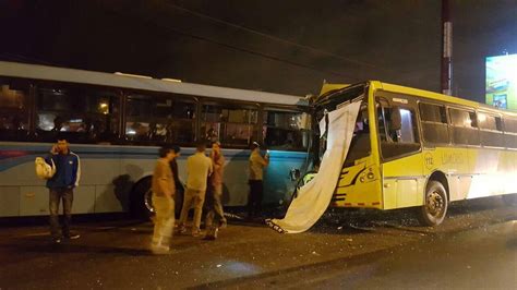 Choque Entre Dos Buses Deja Cuatro Heridos Graves Y 30 Golpeados La