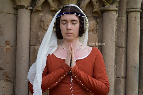 Sew Honest A 14th Century Kirtle Aka A Tale Of 2 Kirtles