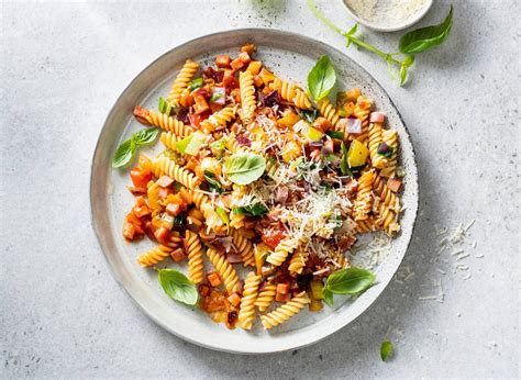 Fusilli Met Groentesaus En Hamblokjes Recept Allerhande Albert