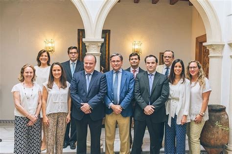 Almunia Abogados firma un acuerdo de colaboración con Controladores