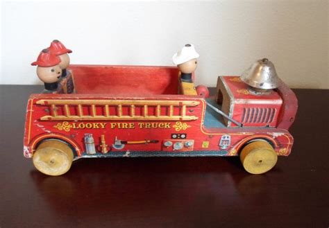 Vintage Fisher price Looky Fire Truck Made In USA 40s or 50s