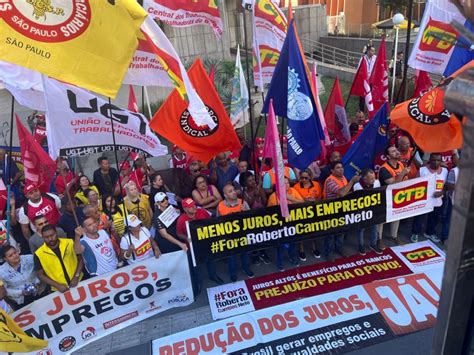 Centrais Sindicais Realizam Protesto Contra Juros Na Porta Do Banco