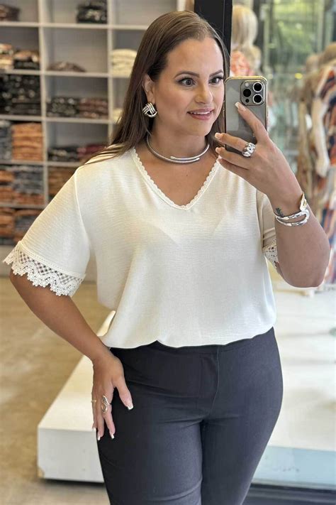 Blusa Plus Size Manga Curta Detalhe Renda Vk Moda Plus Size