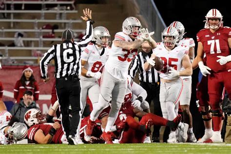 Defense Helps Ohio State Buckeyes Survive Vs Wisconsin Badgers