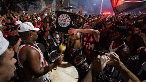 AeroFla Veja Imagens Da Festa Da Torcida No Embarque Do Flamengo Para