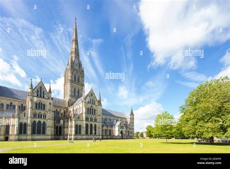 Salisbury Cathedral Salisbury Wiltshire England Uk Stock Photo Alamy