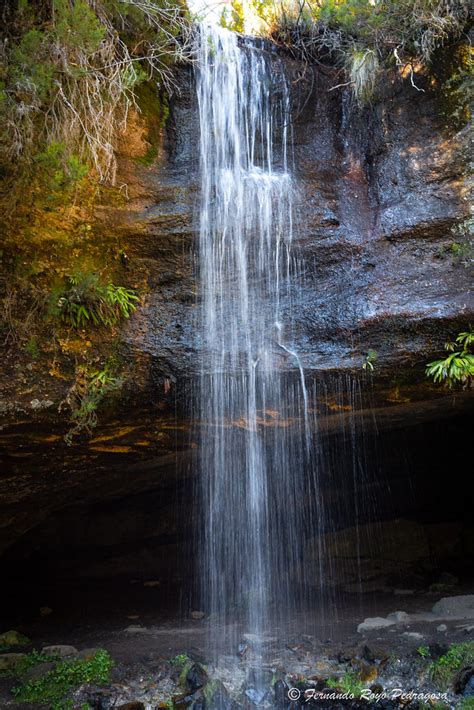 Cascada De Cueva Serena Junto Al Pueblo Encantado De Castr Flickr