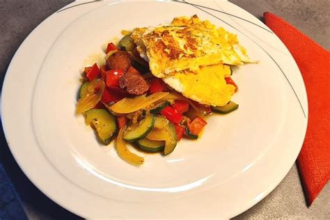 Zackiges Zucchini Gröstl mit Ei von nudelmary Chefkoch