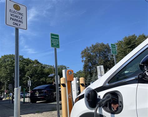 Oregonians Will Have 2 Month Window This Spring To Apply For An Ev