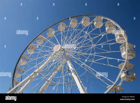 Ferris Wheel Spokes Hi Res Stock Photography And Images Alamy