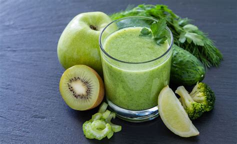 Brokkoli Apfel Gurke Smoothie