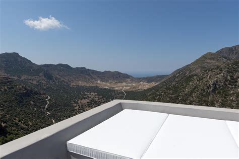 Dolihos Architects Panos Kokkinias · Sterna Nisyros Residences · Divisare