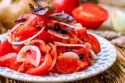 Tomato salad for healthy eating