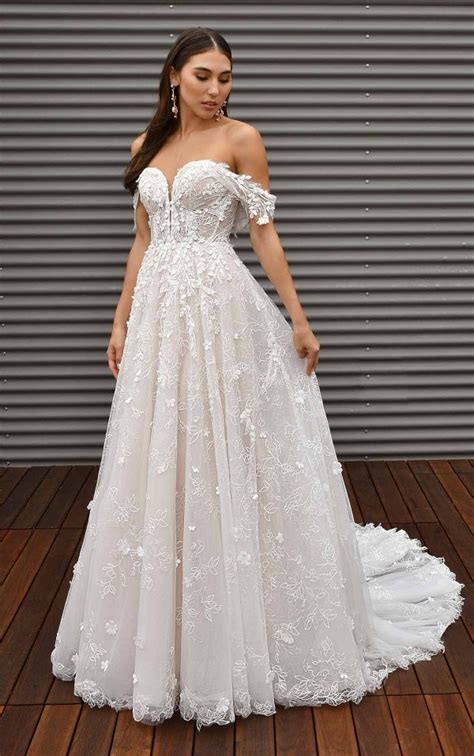 Elegant Lace Sweetheart Wedding Dress With Off The Shoulder Straps