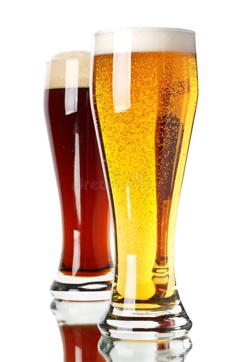 Licht Bier Met Het Schuim In Een Lang Glas Stock Foto Image Of Licht Drank 36745836