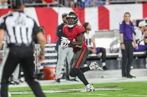 Bucs Wr Godwin Selected As Ed Block Courage Award Winner